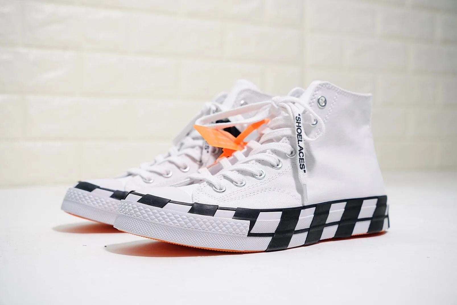 CHUCK TAYLOR OFF WHITE