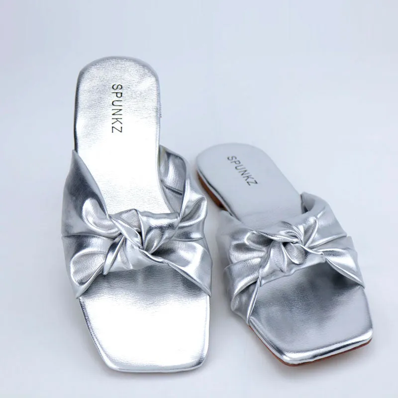 Metallic Knot Solid Causal Flats