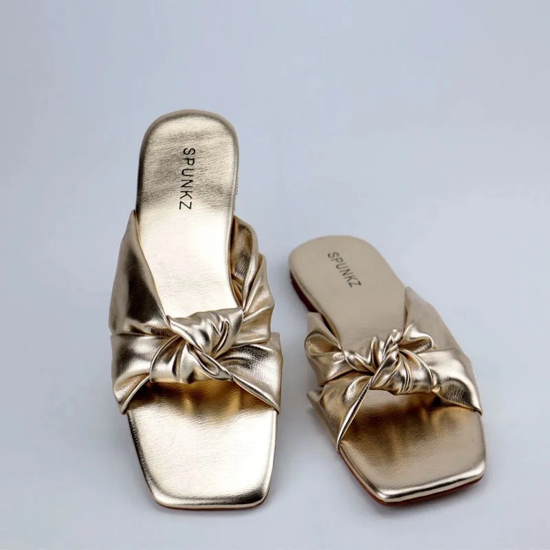 Metallic Knot Solid Causal Flats